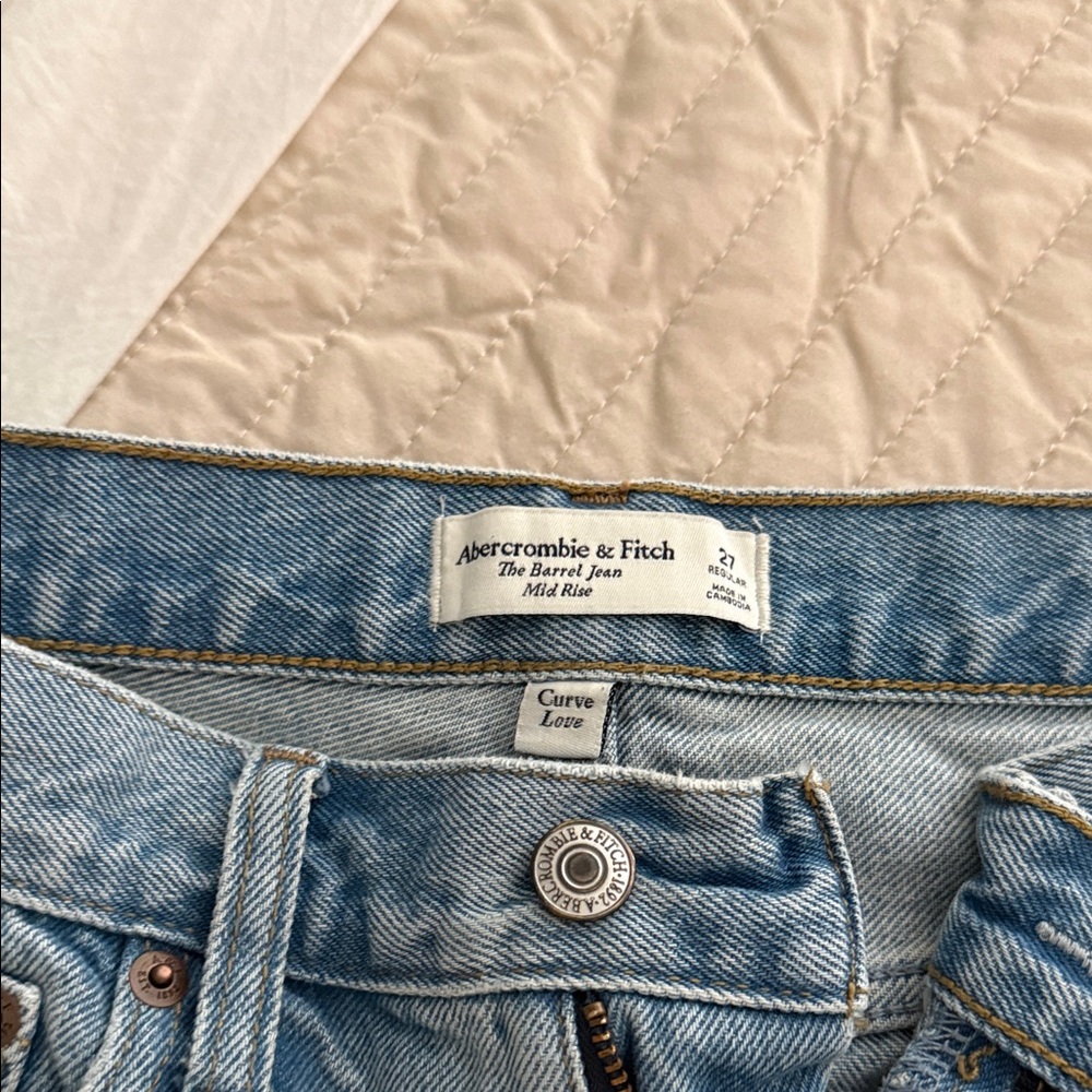 Abercrombie & Fitch Light Blue High Rise Barrel Jeans curve love size 27